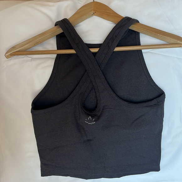 Beyond Yoga Set, Feline Jacquard High Waisted Midi Legging & Cropped Tank - Picture 12 of 16